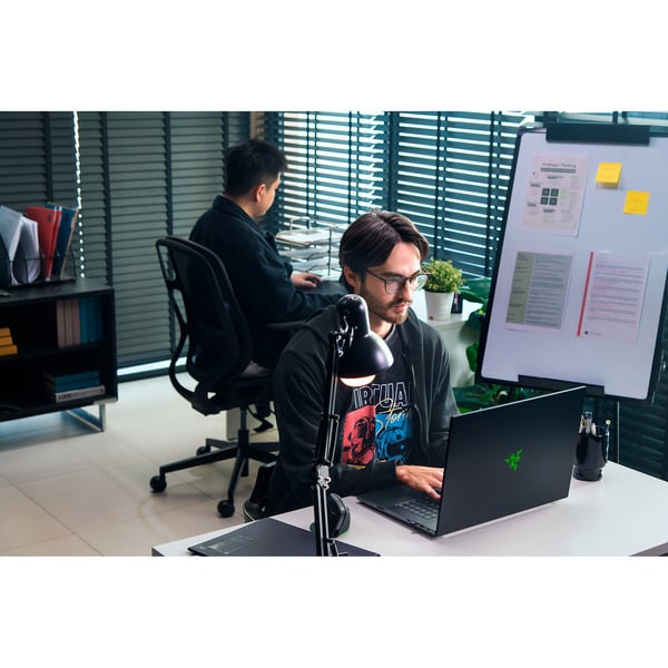 Razer Blade 18 (RZ09-05829GR4-R3G1), Gaming-Notebook - vue 15