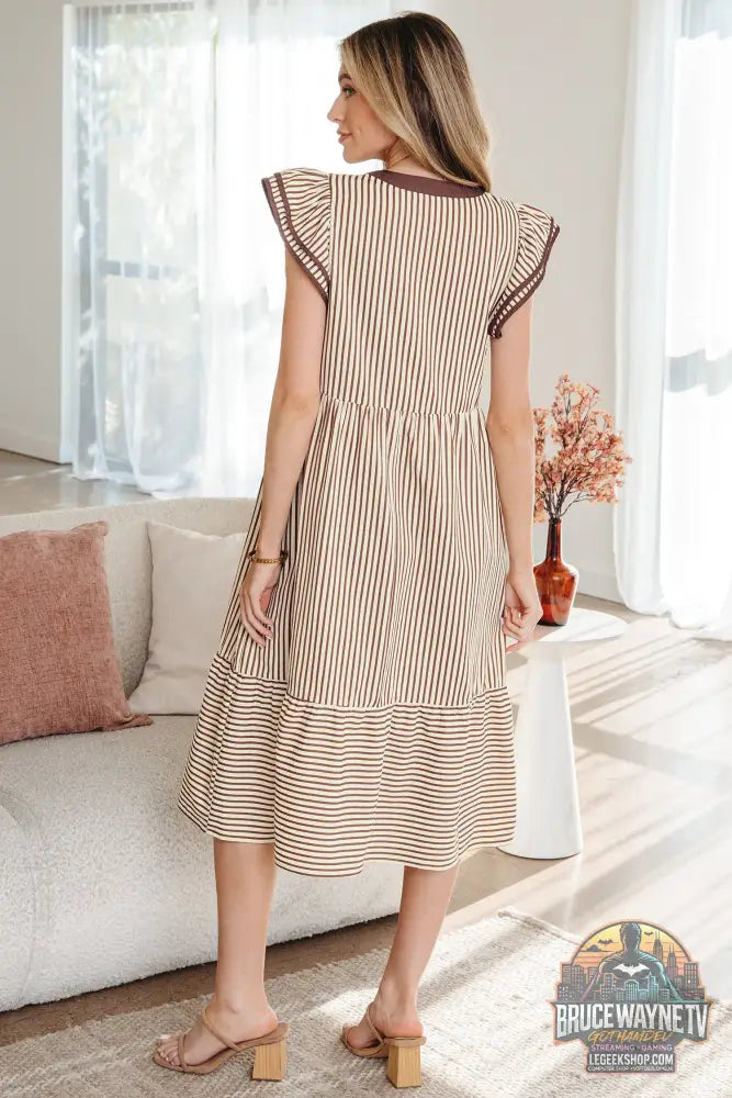 Robe midi à rayures doubles à volants et manches courtes avec bordure contrastée et col en V vert - Dresses/Midi Dresses